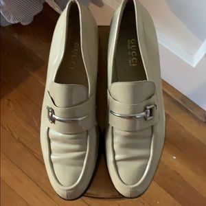 Vintage Gucci Beige Patent Leather Loafers size 10